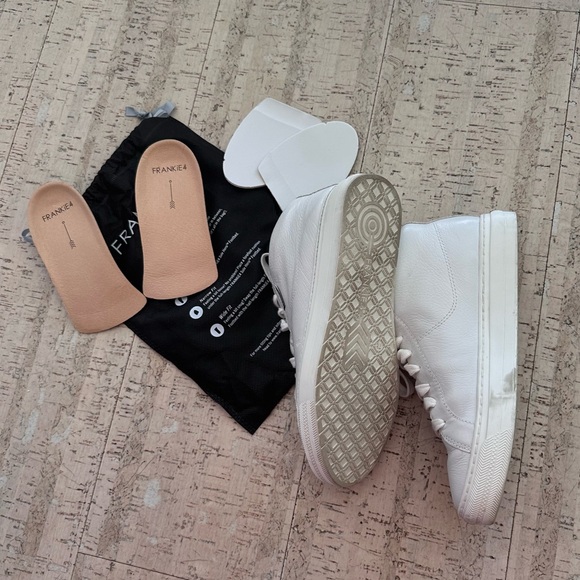 Frankie 4 high tops. Good used condition comes with width adjusters. - Picture 4 of 4